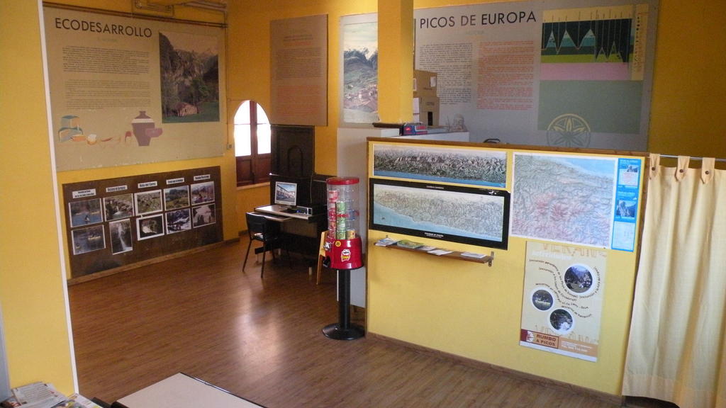 Albergue La Estacion يانس المظهر الخارجي الصورة