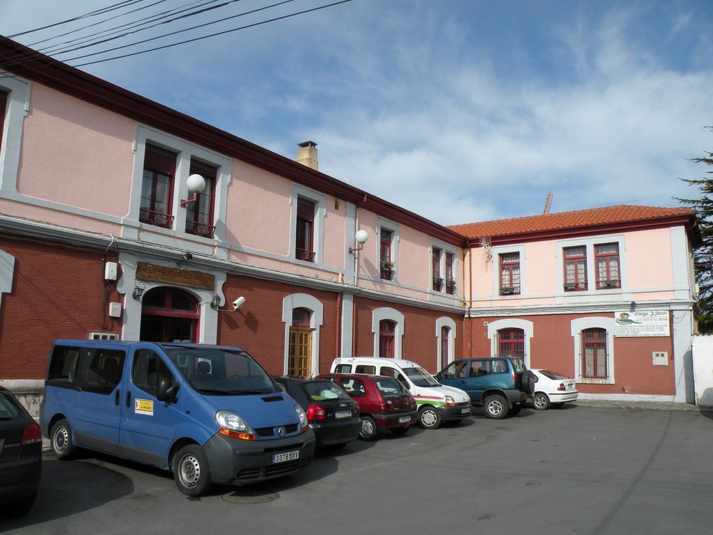 Albergue La Estacion يانس المظهر الخارجي الصورة