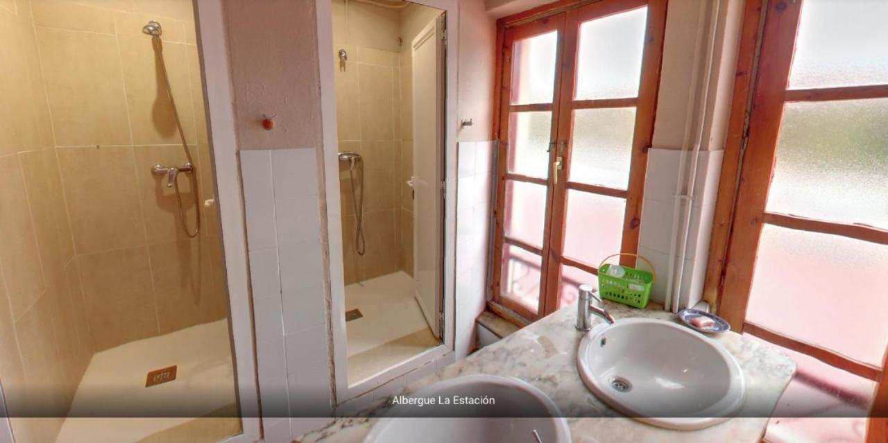 Albergue La Estacion يانس المظهر الخارجي الصورة